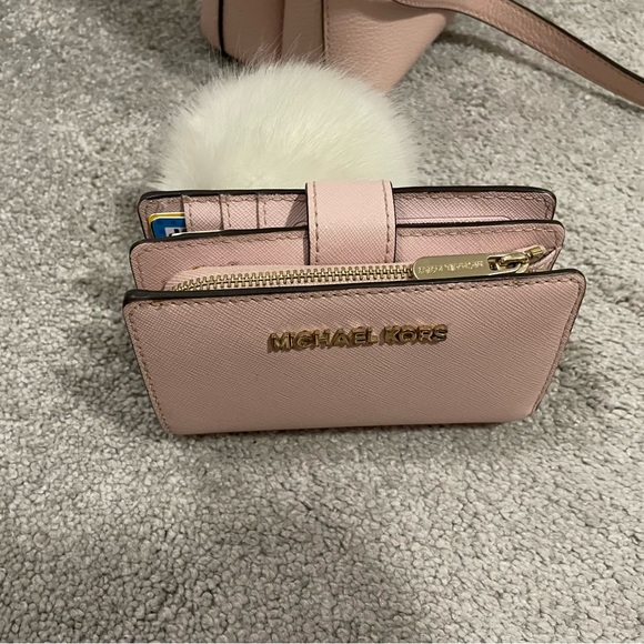 Pink Michael Kors Leather Matching set plus MK key chain - Picture 4 of 8